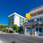 Apartment & Rooms Primi With Free Parking