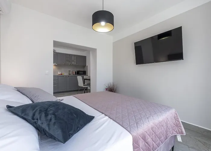 Apartment & Rooms Primi With Free Parking